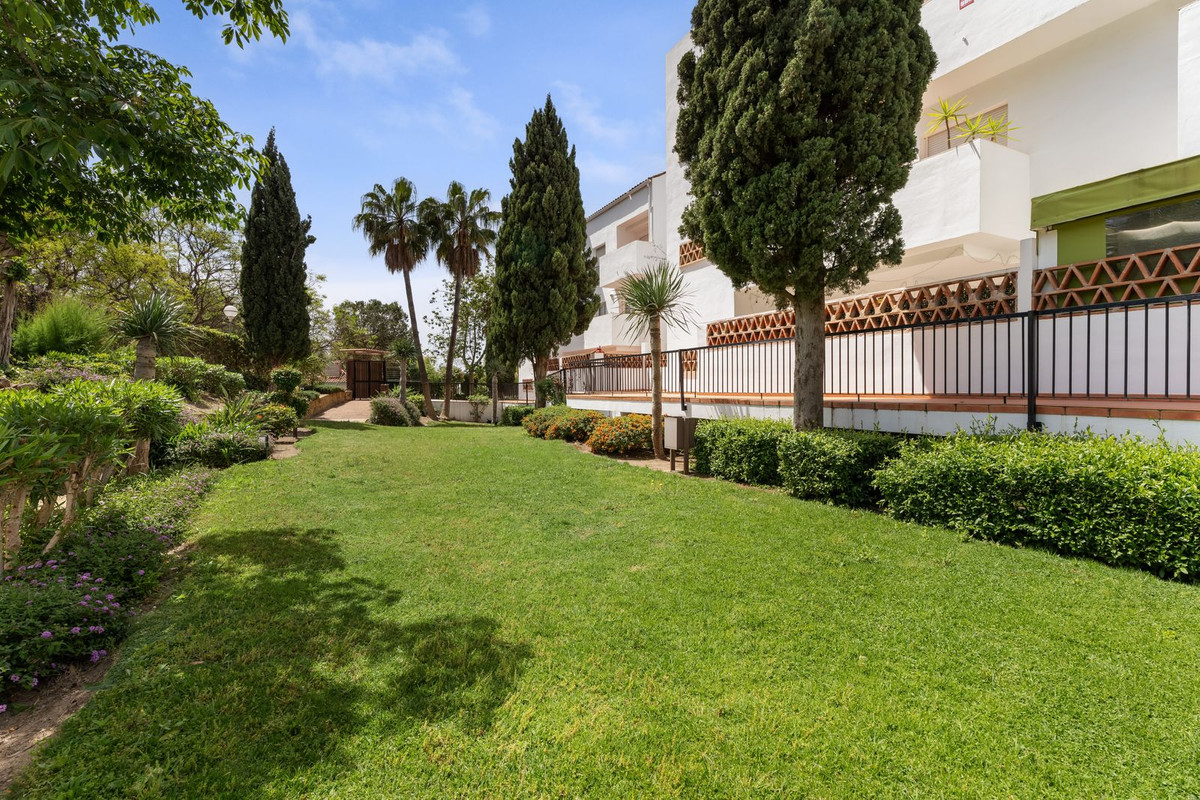 Se vende Apartamento Planta Media de 2 dormitorios en Costa Del Sol, Málaga, España