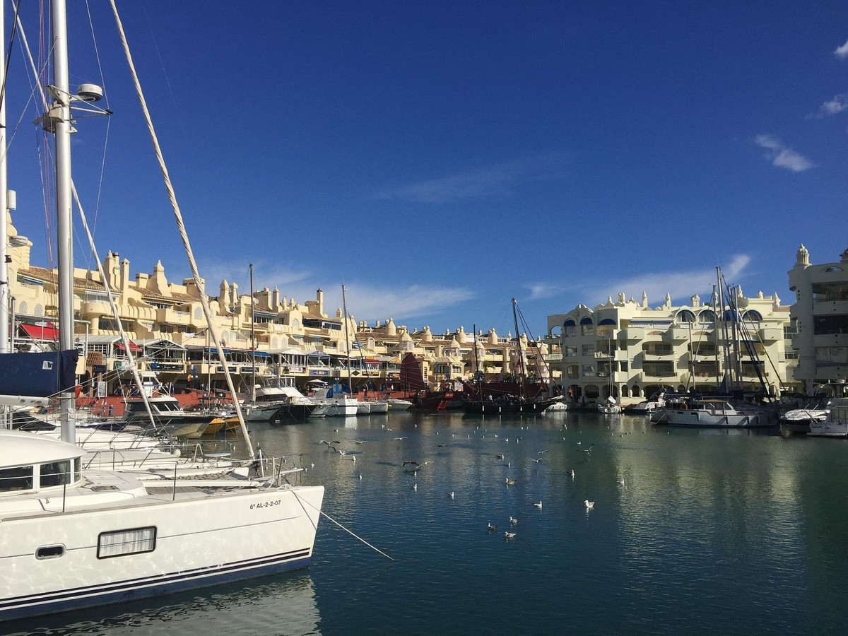 Se vende Apartamento Planta Media de 2 dormitorios en Costa Del Sol, Málaga, España