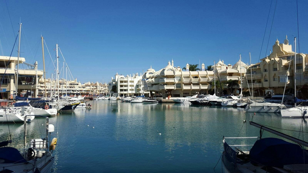 Se vende Apartamento Planta Media de 2 dormitorios en Costa Del Sol, Málaga, España