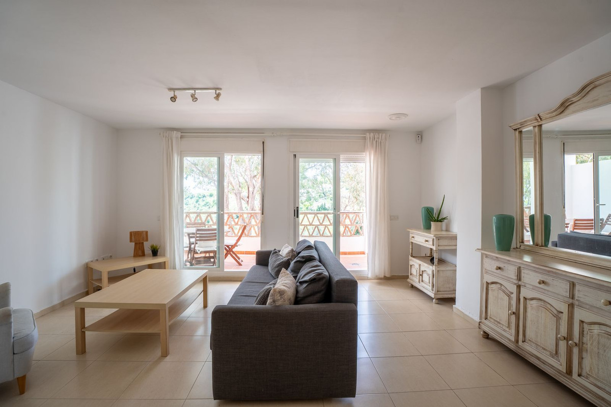Se vende Apartamento Planta Media de 2 dormitorios en Costa Del Sol, Málaga, España