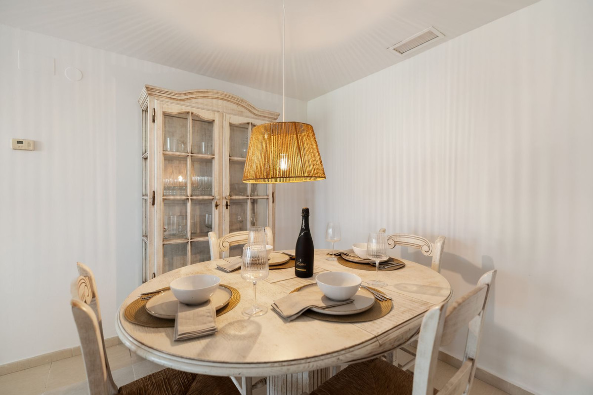 Se vende Apartamento Planta Media de 2 dormitorios en Costa Del Sol, Málaga, España