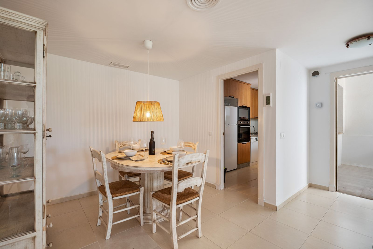 Se vende Apartamento Planta Media de 2 dormitorios en Costa Del Sol, Málaga, España