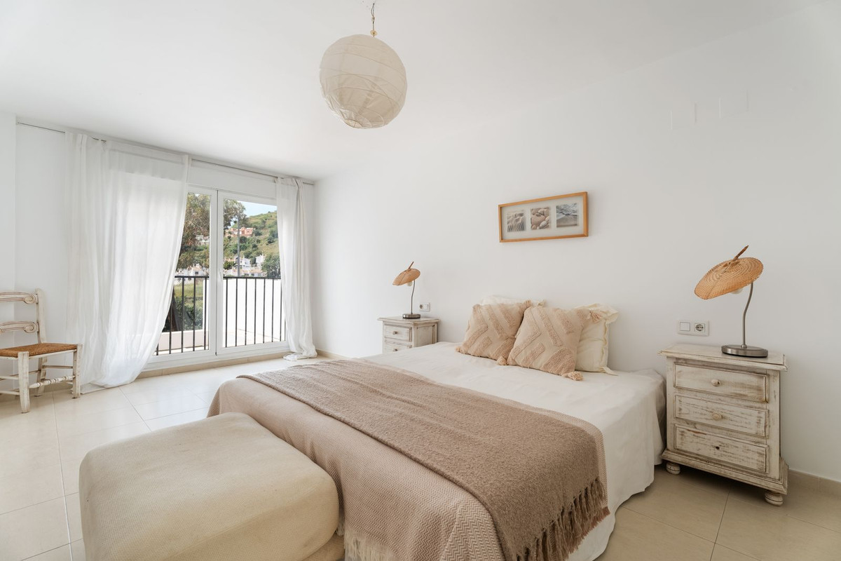 Se vende Apartamento Planta Media de 2 dormitorios en Costa Del Sol, Málaga, España