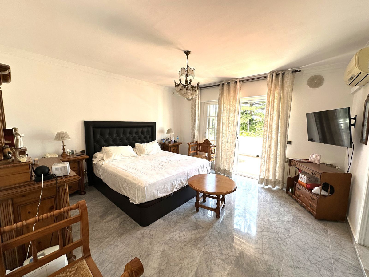 5 Bed Townhouse for sale in San Pedro De Alcántara Costa Del Sol, Málaga, Spain