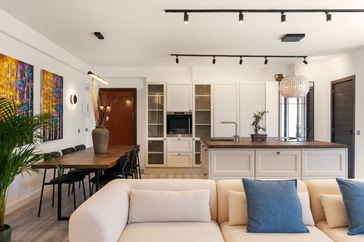 2 Bed Apartment for sale in Fuengirola Costa Del Sol, Málaga, Spain