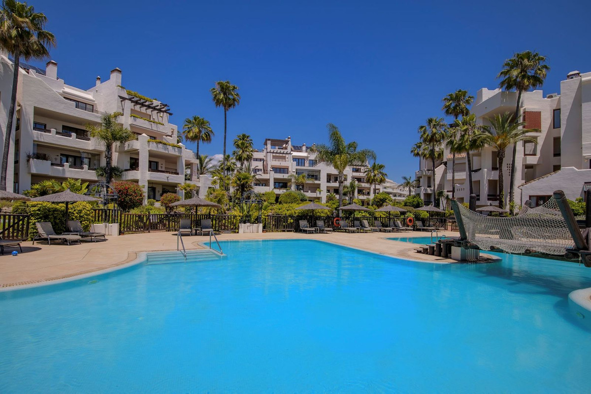 3 Bed Apartment for sale in Estepona Costa Del Sol, Málaga, Spain
