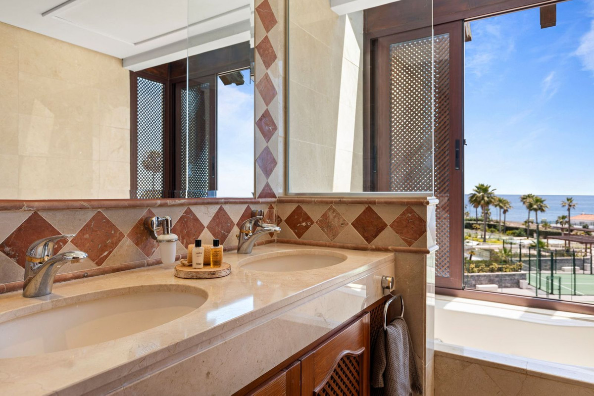 3 Bed Apartment for sale in Estepona Costa Del Sol, Málaga, Spain