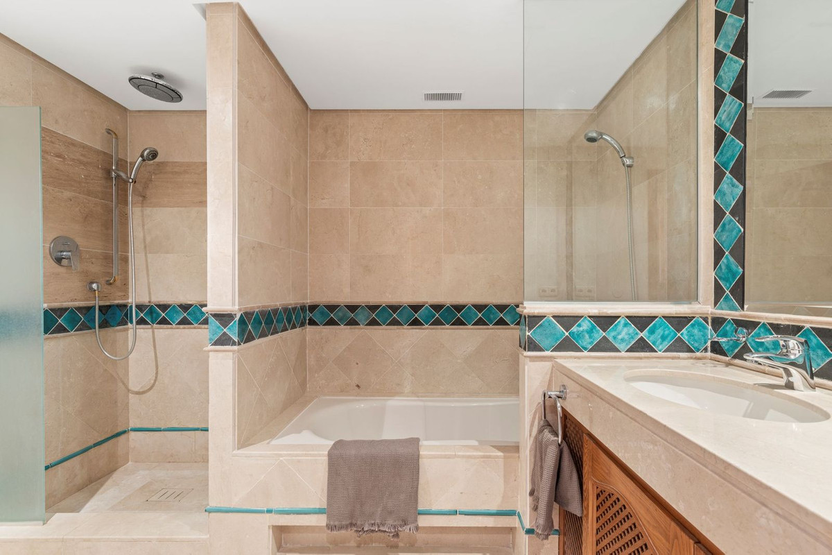 3 Bed Apartment for sale in Estepona Costa Del Sol, Málaga, Spain