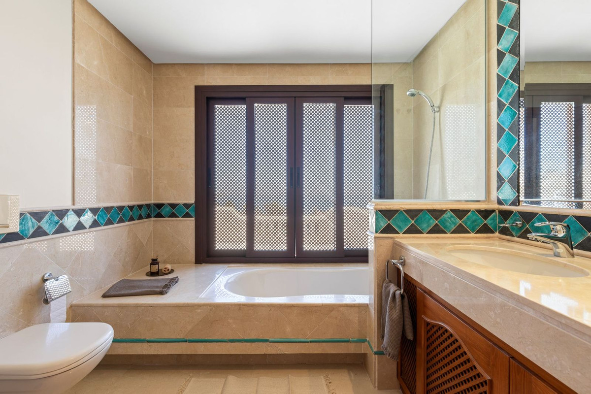 3 Bed Apartment for sale in Estepona Costa Del Sol, Málaga, Spain
