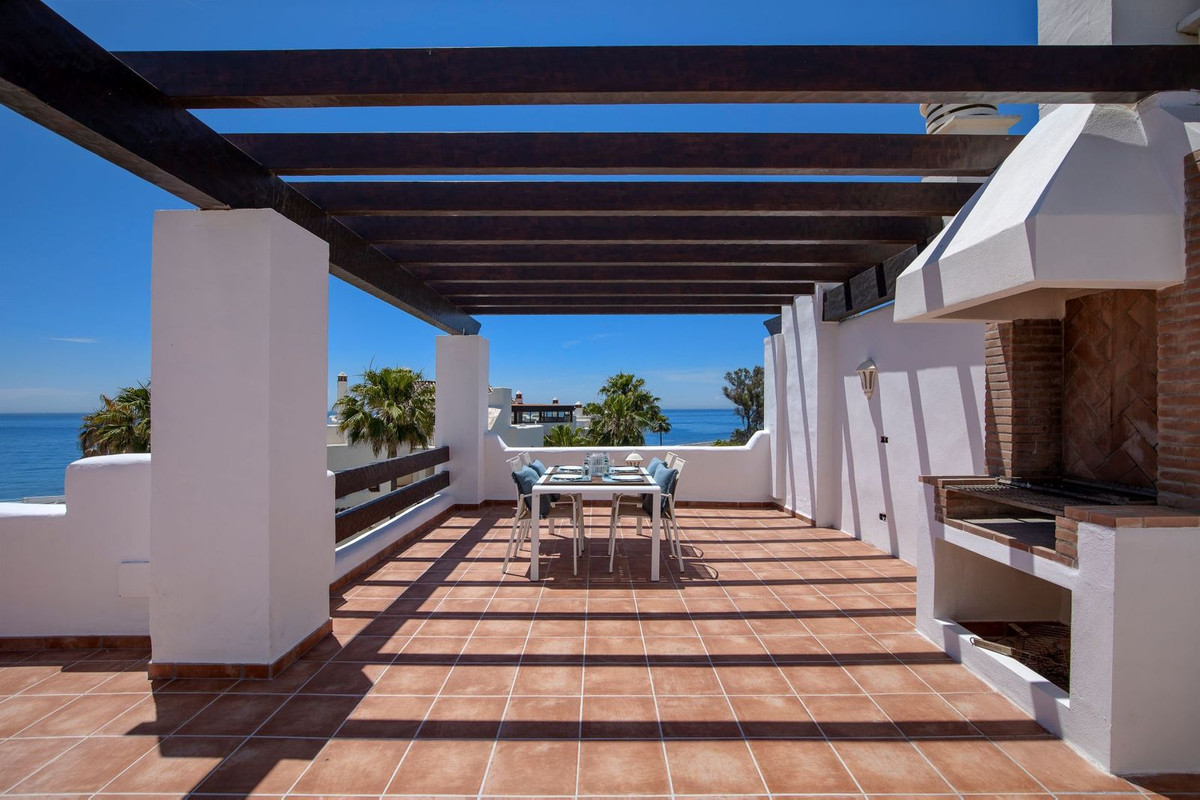 3 Bed Apartment for sale in Estepona Costa Del Sol, Málaga, Spain
