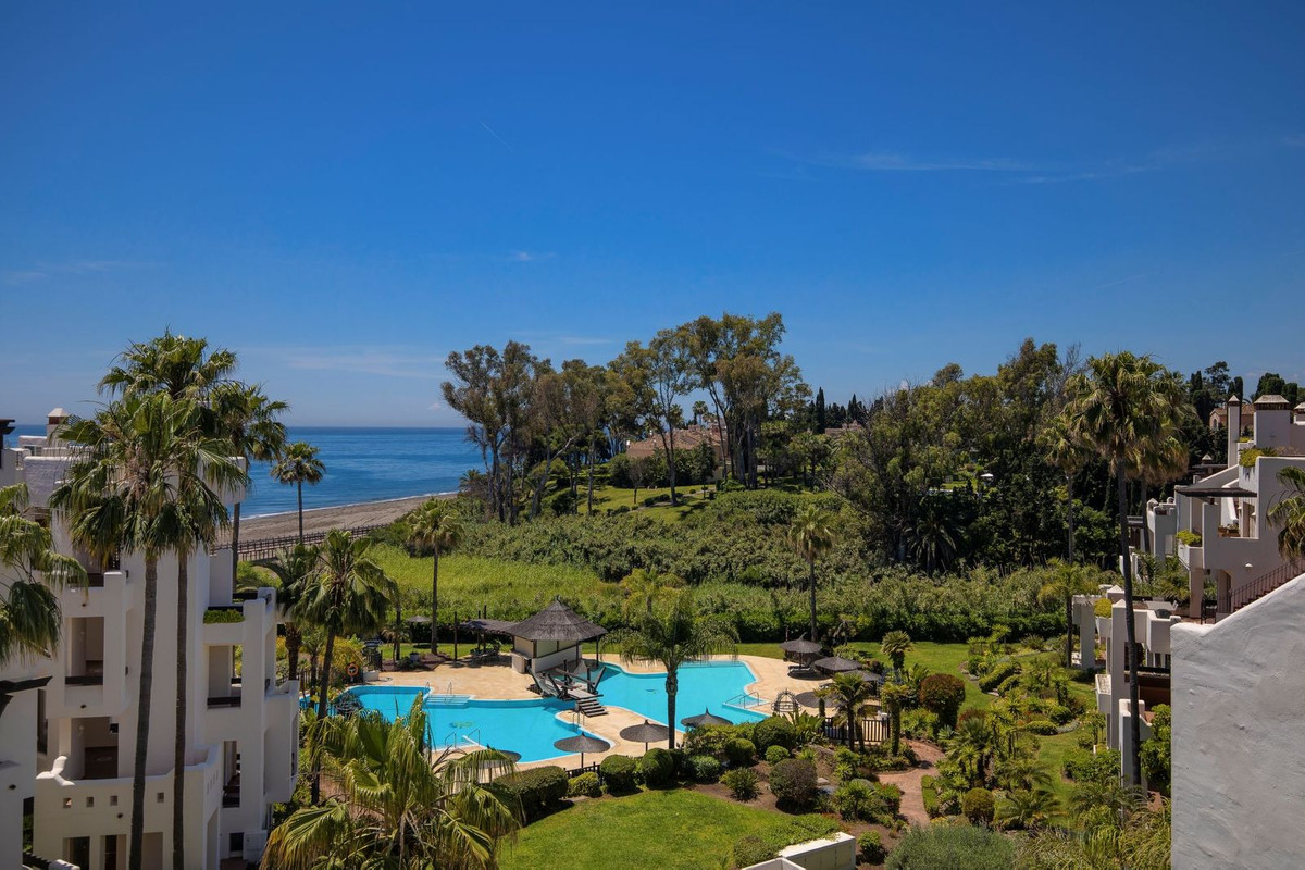 3 Bed Apartment for sale in Estepona Costa Del Sol, Málaga, Spain