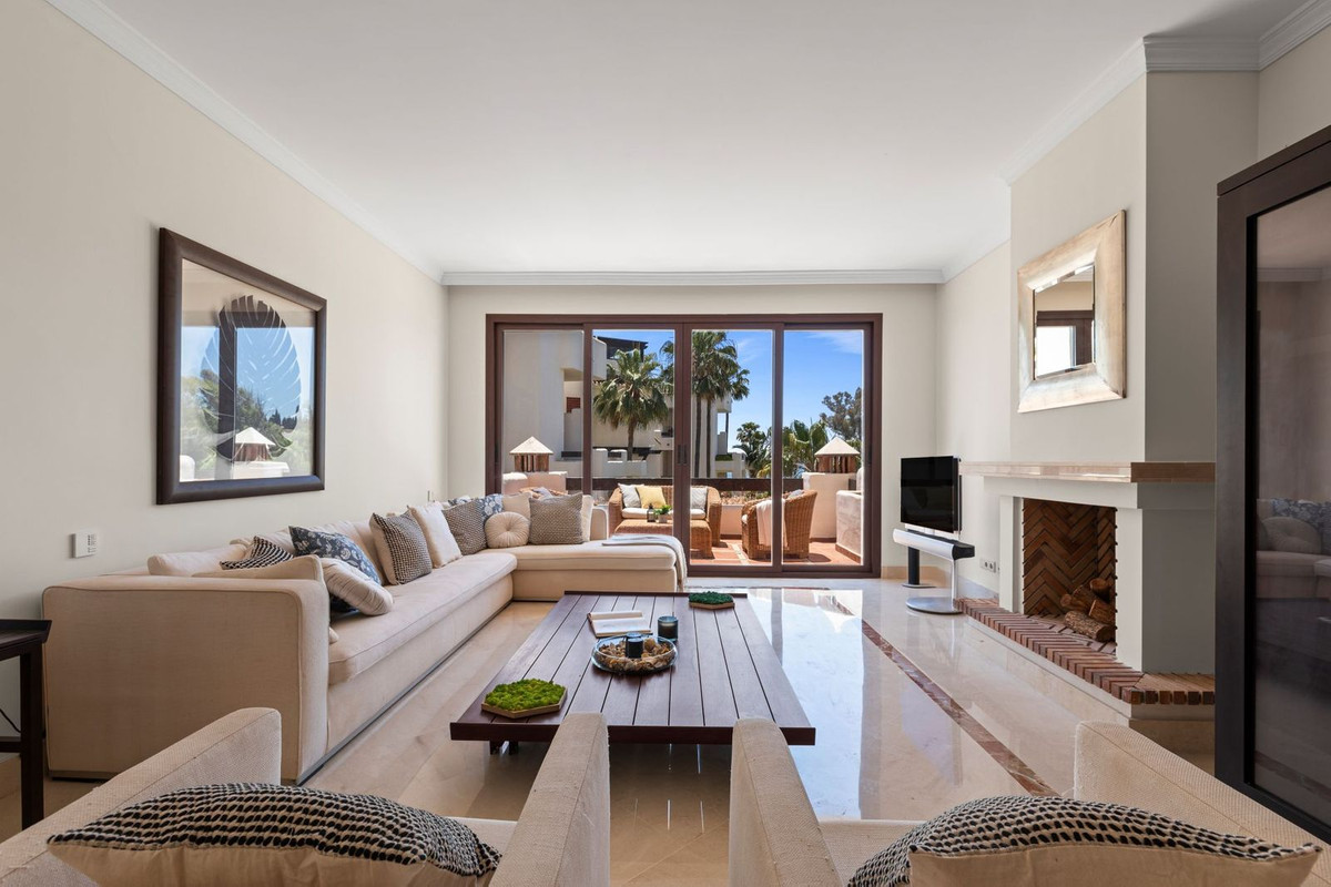 3 Bed Apartment for sale in Estepona Costa Del Sol, Málaga, Spain