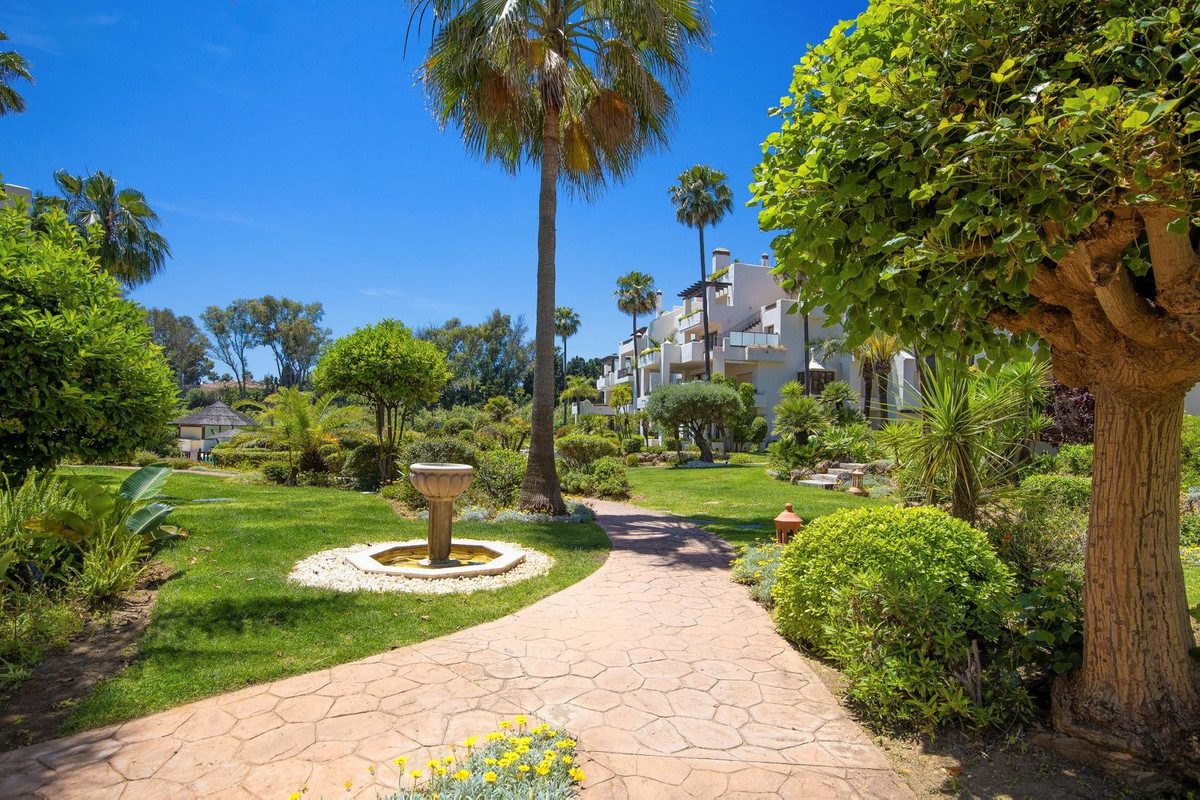 3 Bed Apartment for sale in Estepona Costa Del Sol, Málaga, Spain