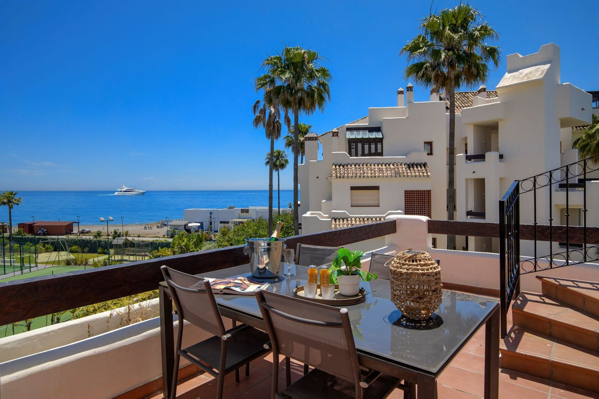 3 Bed Apartment for sale in Estepona Costa Del Sol, Málaga, Spain
