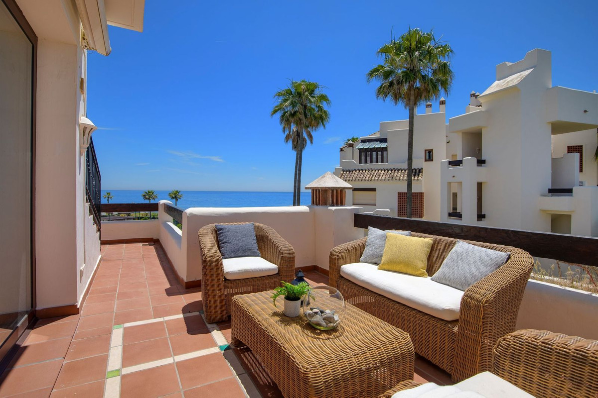 3 Bed Apartment for sale in Estepona Costa Del Sol, Málaga, Spain