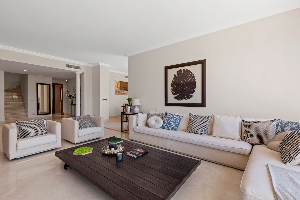 3 Bed Apartment for sale in Estepona Costa Del Sol, Málaga, Spain