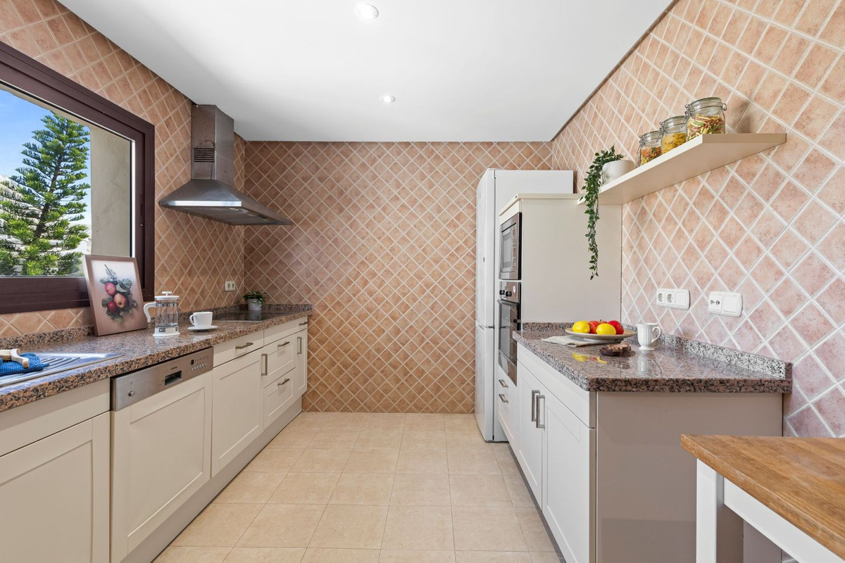 3 Bed Apartment for sale in Estepona Costa Del Sol, Málaga, Spain