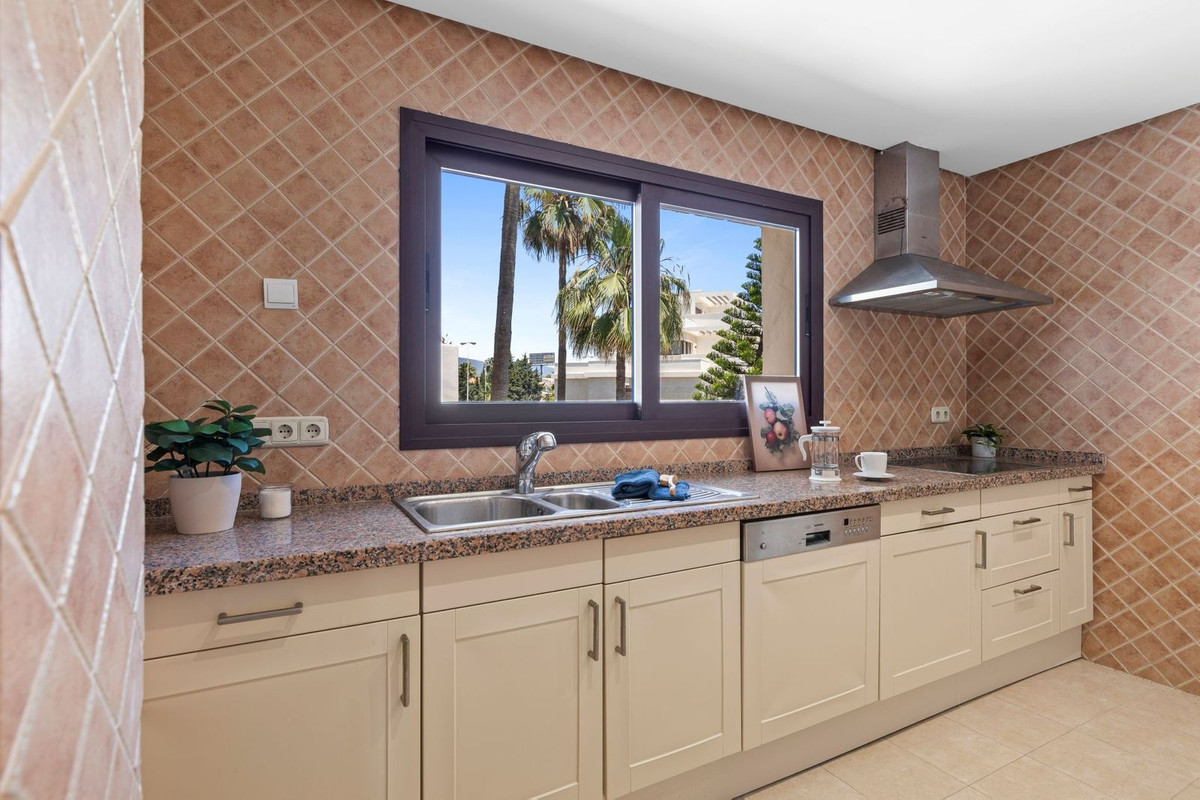 3 Bed Apartment for sale in Estepona Costa Del Sol, Málaga, Spain