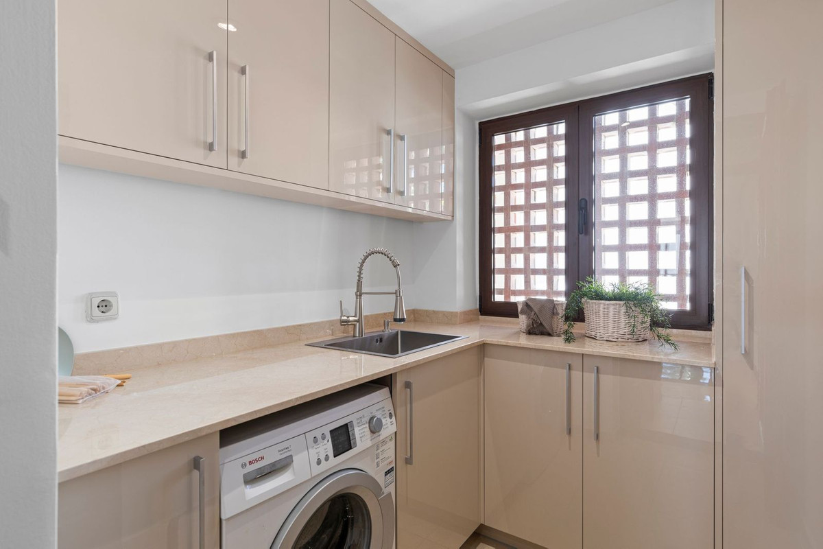 3 Bed Apartment for sale in Estepona Costa Del Sol, Málaga, Spain
