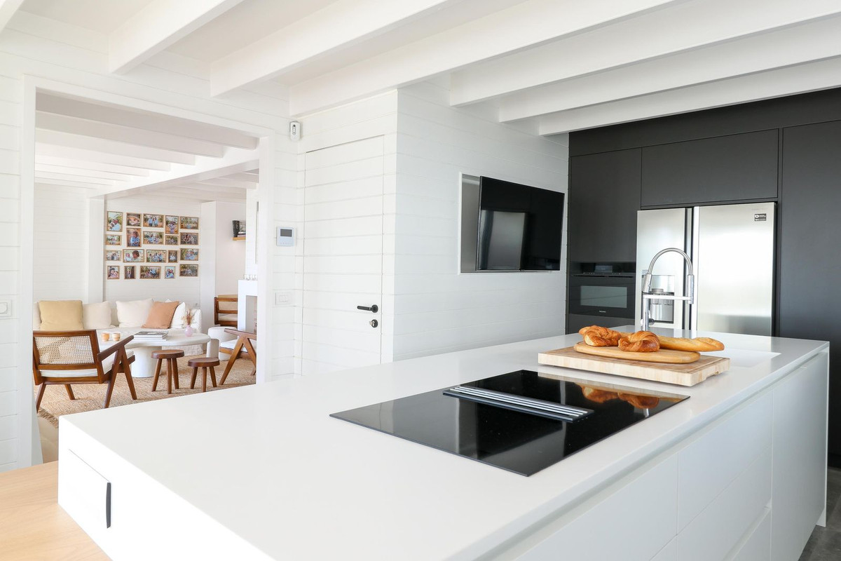 4 Bed Townhouse for sale in Benahavís Costa Del Sol, Málaga, Spain