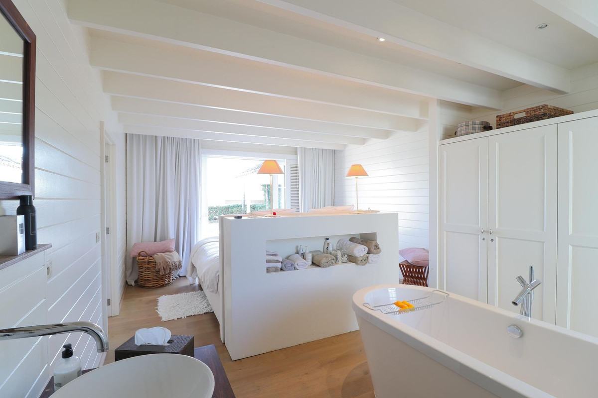 4 Bed Townhouse for sale in Benahavís Costa Del Sol, Málaga, Spain
