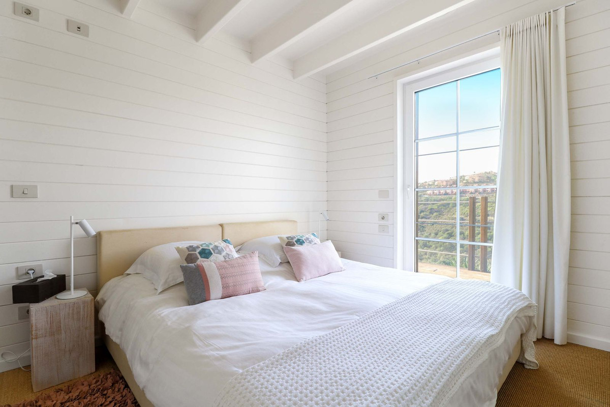 4 Bed Townhouse for sale in Benahavís Costa Del Sol, Málaga, Spain