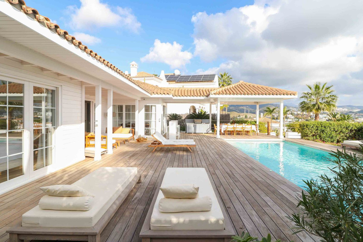 4 Bed Townhouse for sale in Benahavís Costa Del Sol, Málaga, Spain