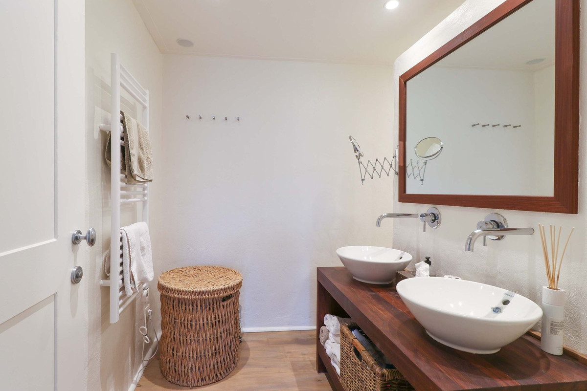 4 Bed Townhouse for sale in Benahavís Costa Del Sol, Málaga, Spain