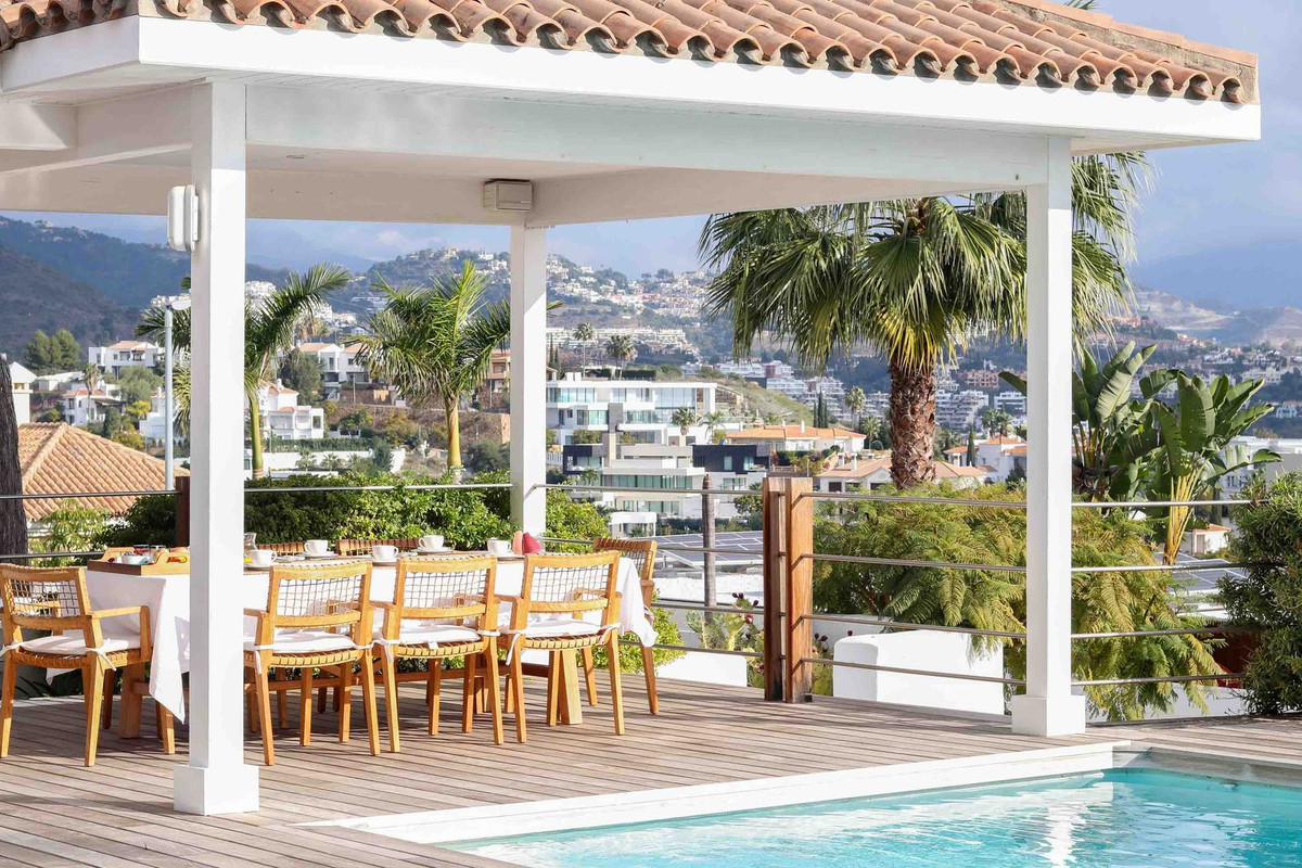 4 Bed Townhouse for sale in Benahavís Costa Del Sol, Málaga, Spain