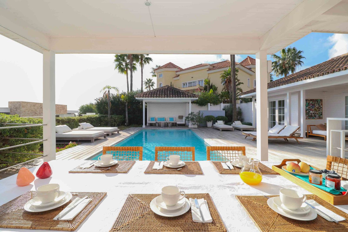 4 Bed Townhouse for sale in Benahavís Costa Del Sol, Málaga, Spain