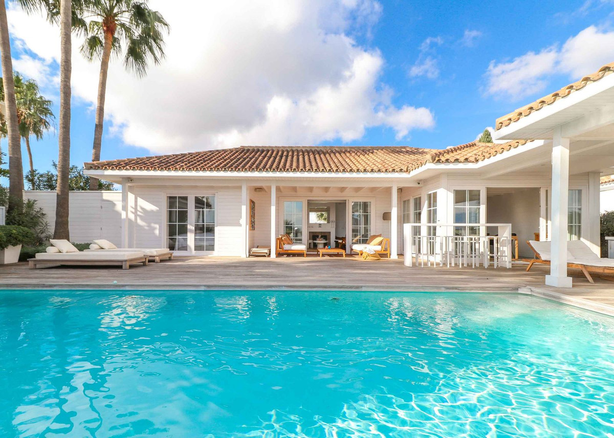 4 Bed Townhouse for sale in Benahavís Costa Del Sol, Málaga, Spain