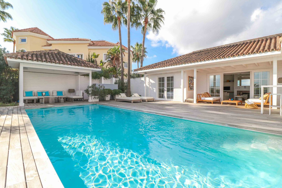 4 Bed Townhouse for sale in Benahavís Costa Del Sol, Málaga, Spain