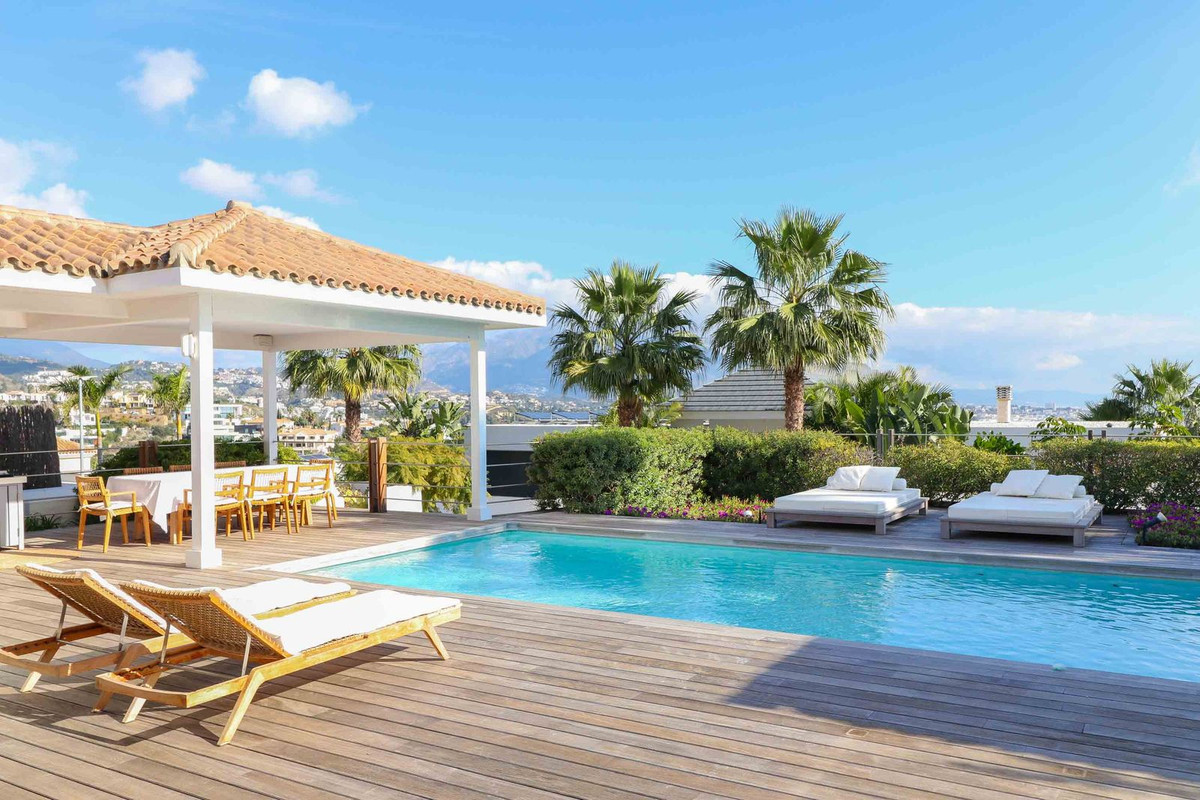 4 Bed Townhouse for sale in Benahavís Costa Del Sol, Málaga, Spain
