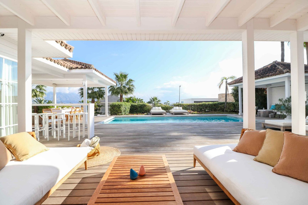 4 Bed Townhouse for sale in Benahavís Costa Del Sol, Málaga, Spain