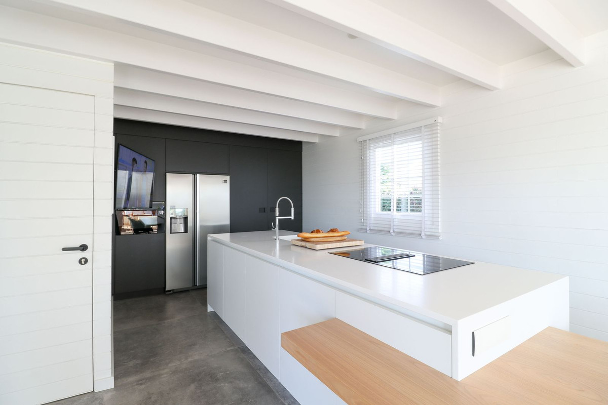 4 Bed Townhouse for sale in Benahavís Costa Del Sol, Málaga, Spain