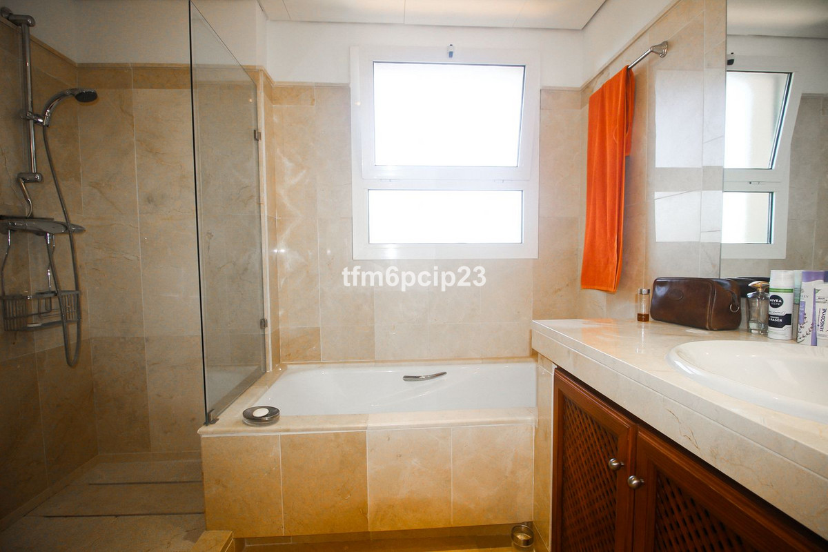 Se vende Ático Dúplex de 4 dormitorios en Costa Del Sol, Cadiz, España