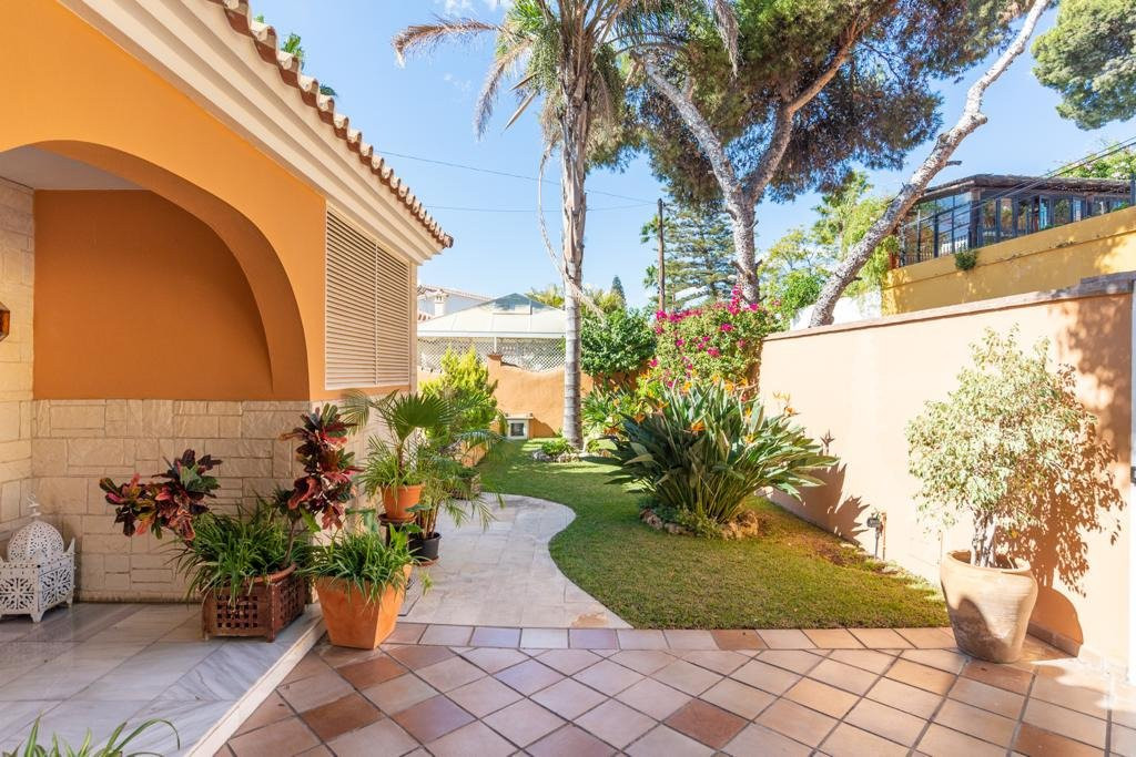 Se vende Villa - Chalet de 4 dormitorios en Málaga Ciudad, Málaga, España