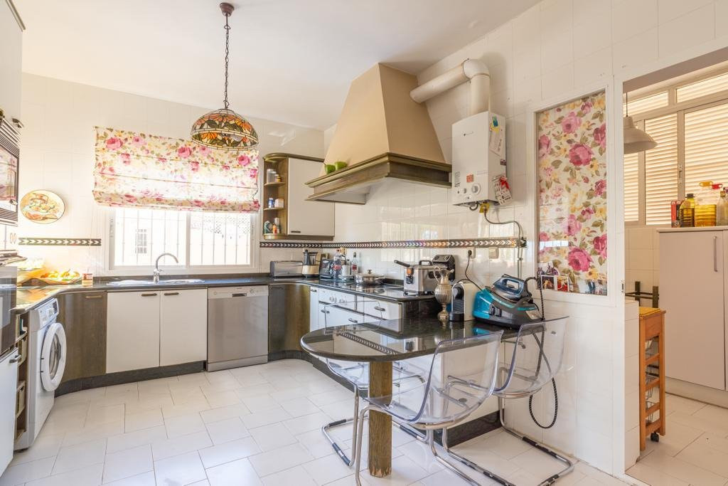 Se vende Villa - Chalet de 4 dormitorios en Málaga Ciudad, Málaga, España