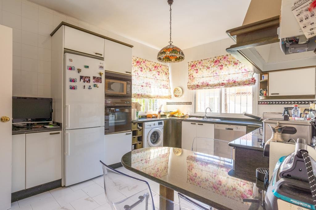 Se vende Villa - Chalet de 4 dormitorios en Málaga Ciudad, Málaga, España