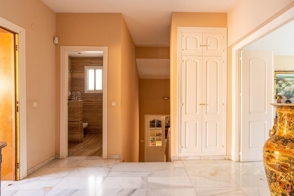 Se vende Villa - Chalet de 4 dormitorios en Málaga Ciudad, Málaga, España