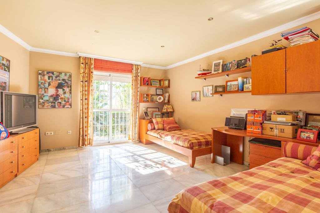 Se vende Villa - Chalet de 4 dormitorios en Málaga Ciudad, Málaga, España