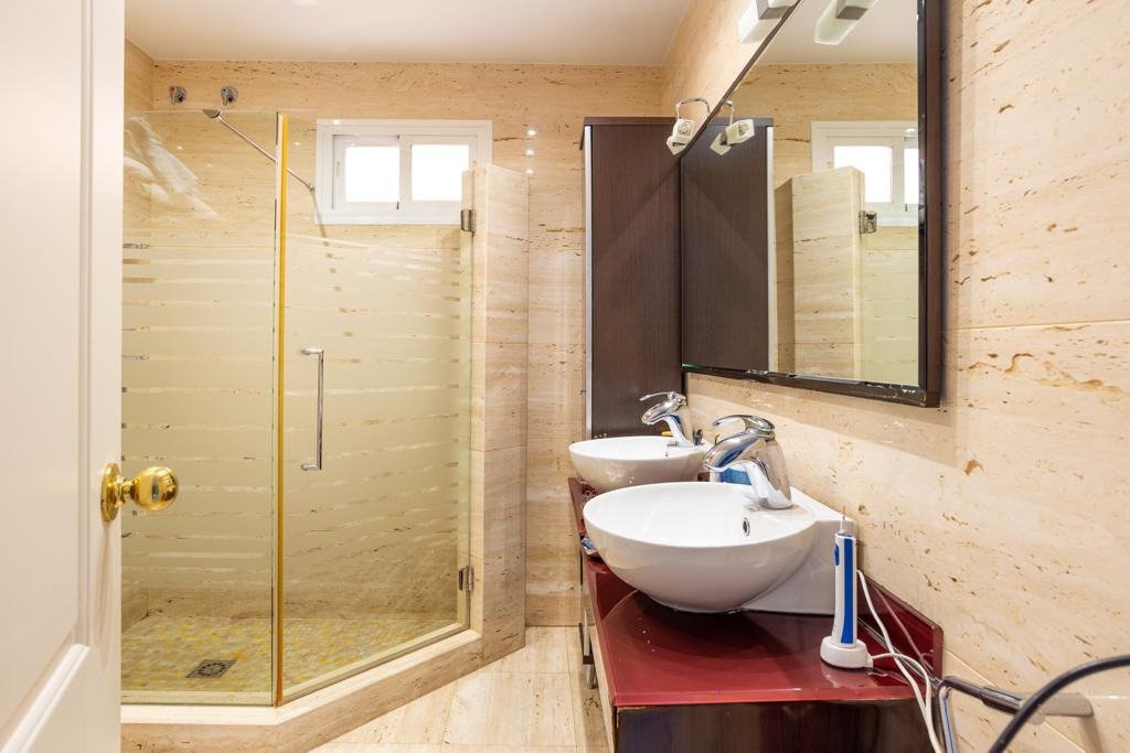 Se vende Villa - Chalet de 4 dormitorios en Málaga Ciudad, Málaga, España