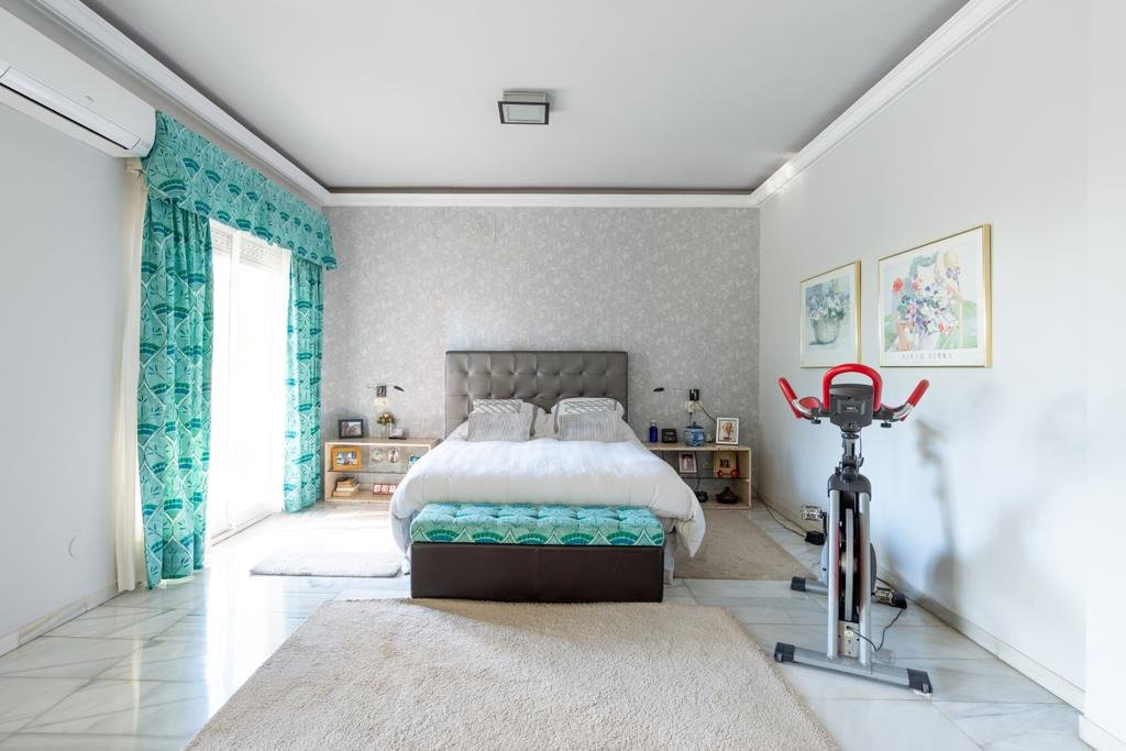 Se vende Villa - Chalet de 4 dormitorios en Málaga Ciudad, Málaga, España