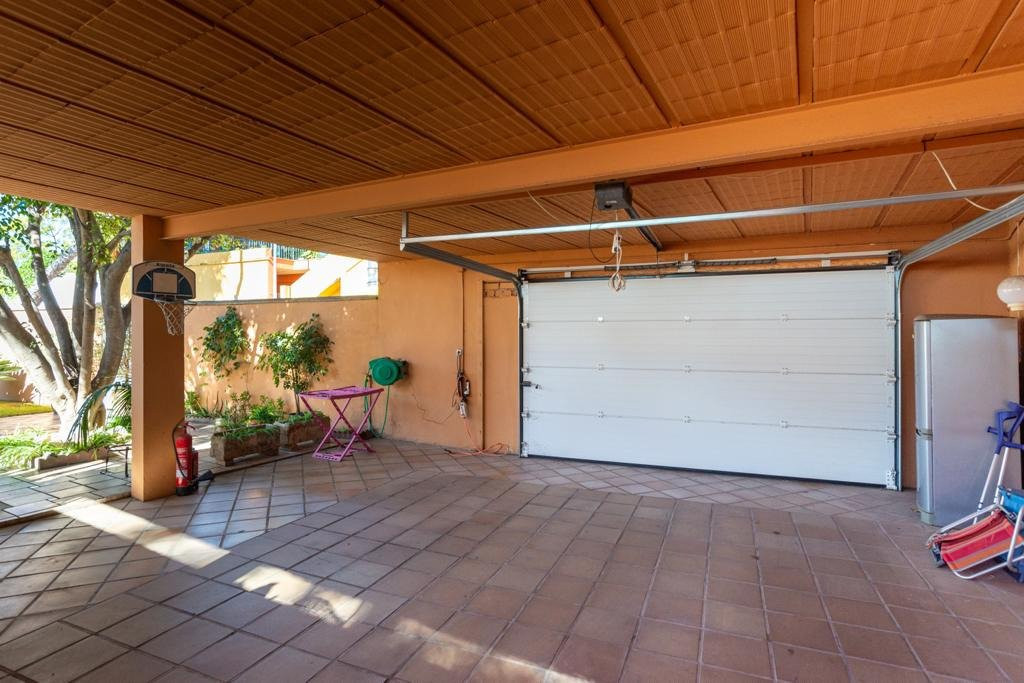 Se vende Villa - Chalet de 4 dormitorios en Málaga Ciudad, Málaga, España