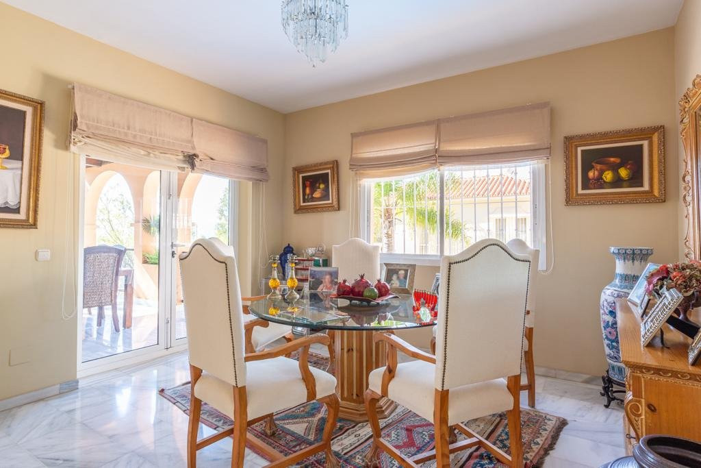 Se vende Villa - Chalet de 4 dormitorios en Málaga Ciudad, Málaga, España