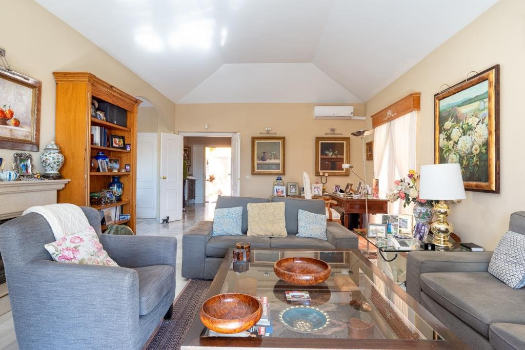 Se vende Villa - Chalet de 4 dormitorios en Málaga Ciudad, Málaga, España