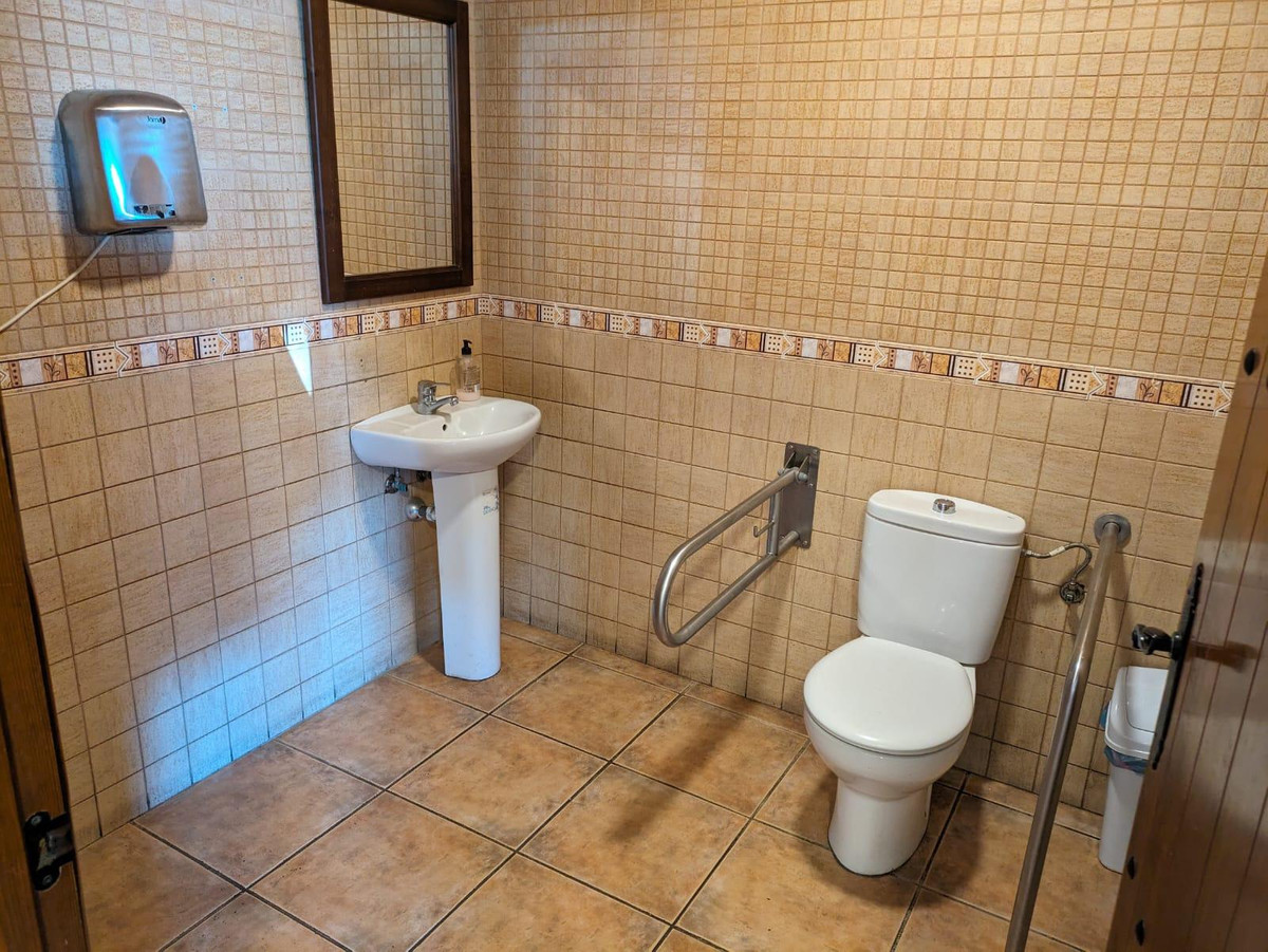 Se vende Local comercial  en Costa Del Sol, Málaga, España