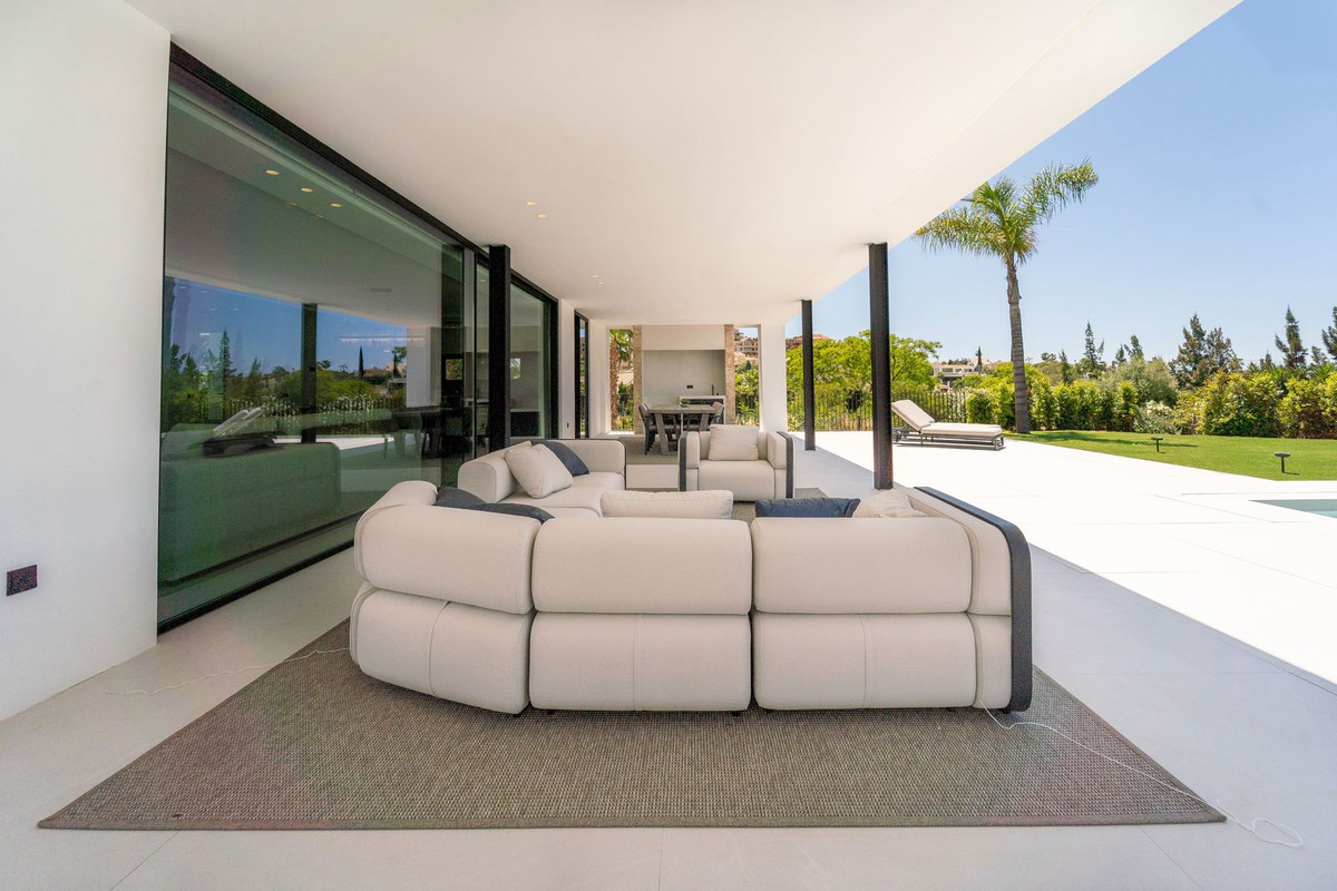 5 Bed Townhouse for sale in Nueva Andalucía Costa Del Sol, Málaga, Spain