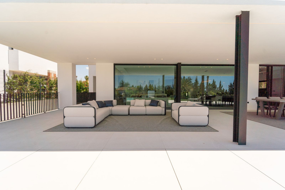 5 Bed Townhouse for sale in Nueva Andalucía Costa Del Sol, Málaga, Spain
