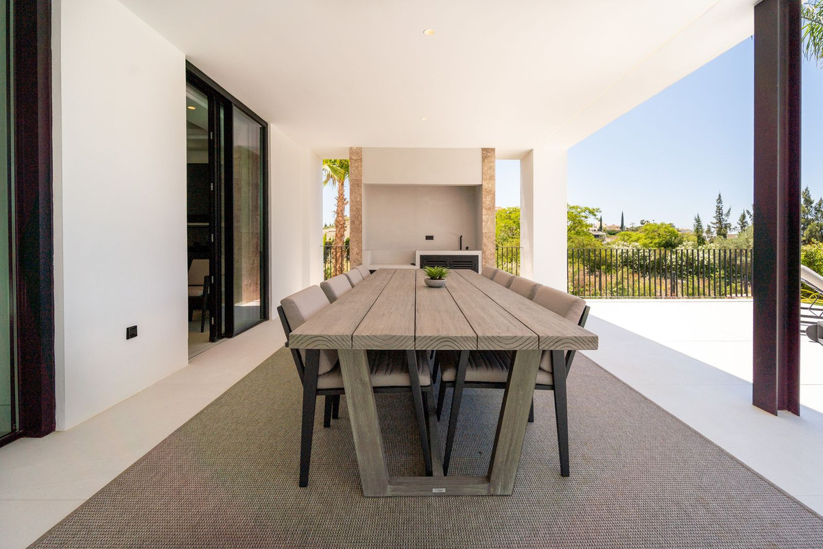 5 Bed Townhouse for sale in Nueva Andalucía Costa Del Sol, Málaga, Spain